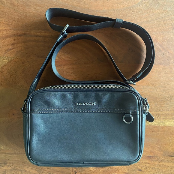 Coach crossover leather bag - like new - Picture 1 of 5